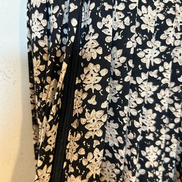 Vintage Talbots Pleated Skirt Size 16 Made in the USA - Picture 6 of 7